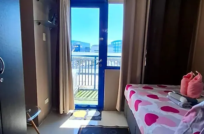 Kings Staycation At Sea Residences Hotel Manila